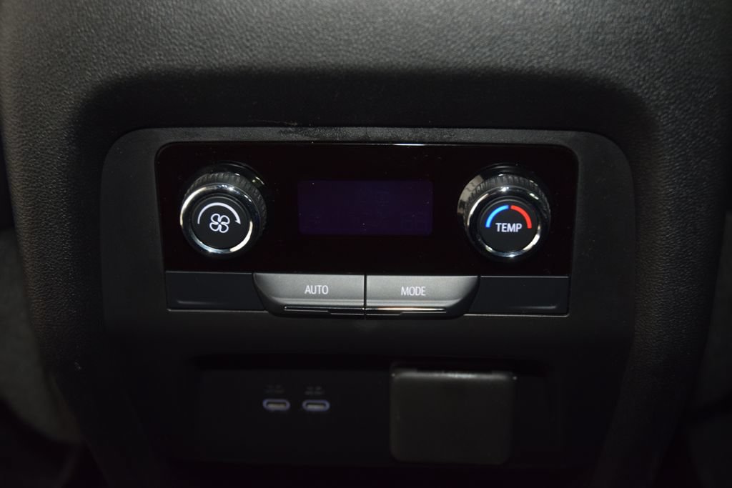 Used 2024 Chevrolet Traverse Z71 AWD/4WD image 44
