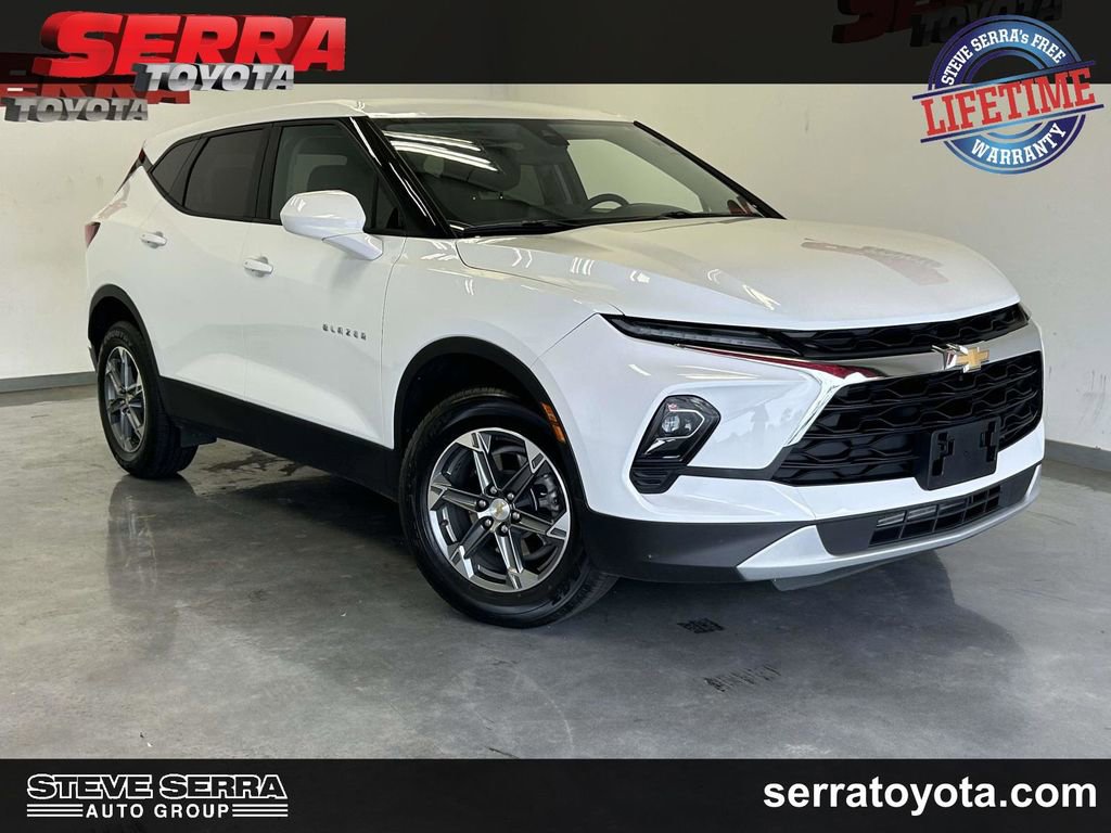 Used 2025 Chevrolet Blazer LT FWD image 1