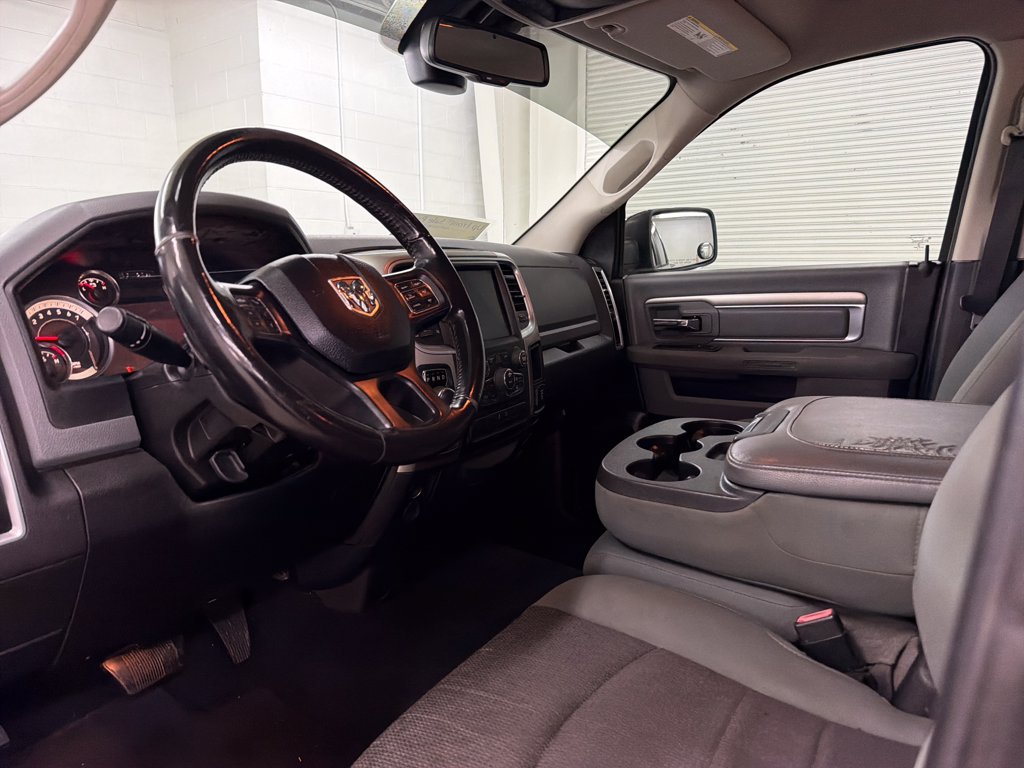 Used 2019 RAM 1500 Classic SLT w/ Luxury Group AWD/4WD image 4