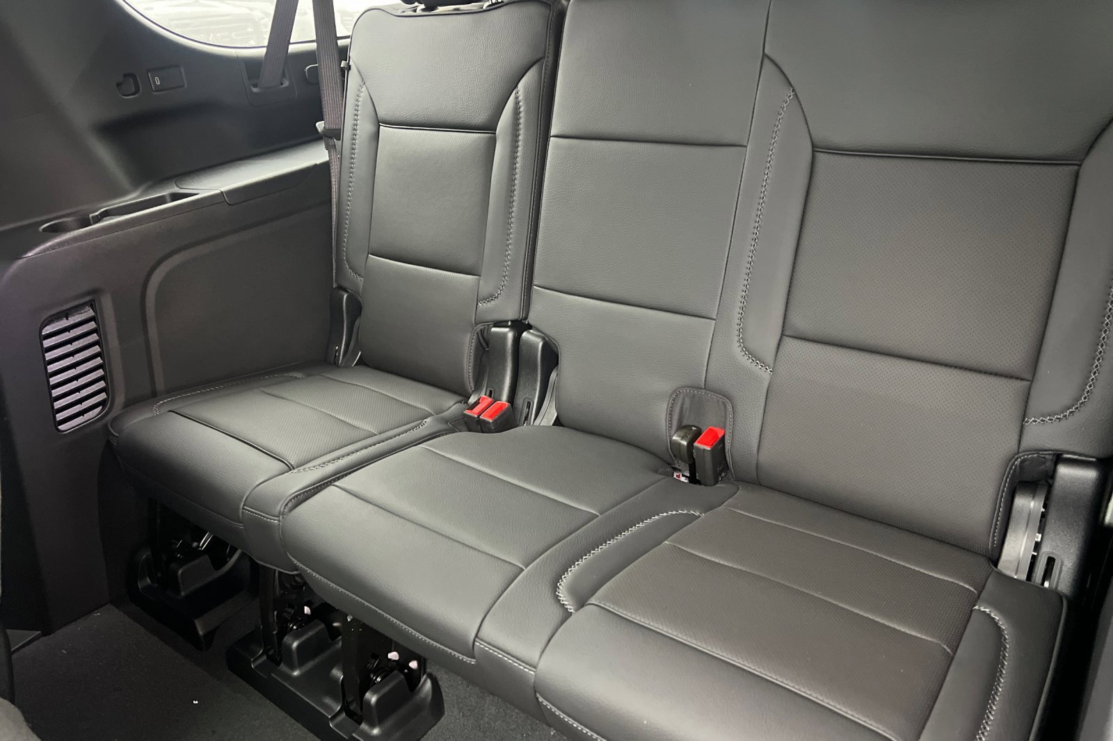 New 2026 GMC Yukon XL Denali w/ Denali Reserve Package image 15