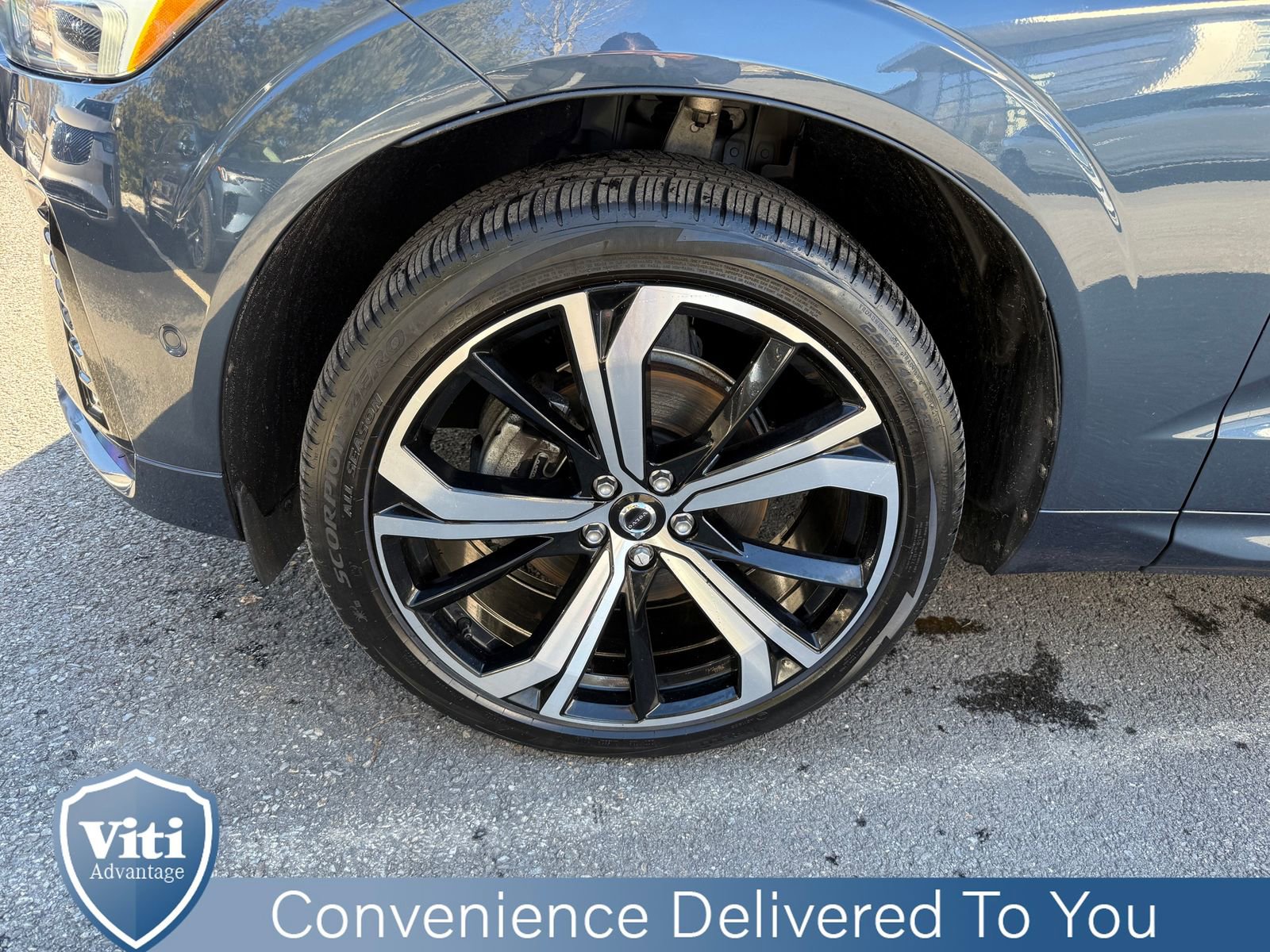 Certified 2023 Volvo XC60 B5 Ultimate w/ Climate Package image 12