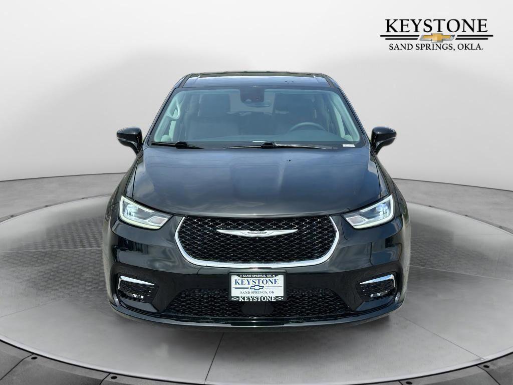 Used 2024 Chrysler Pacifica Select image 8