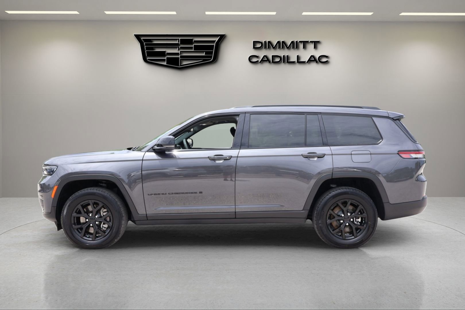 Used 2024 Jeep Grand Cherokee L Altitude AWD/4WD image 2