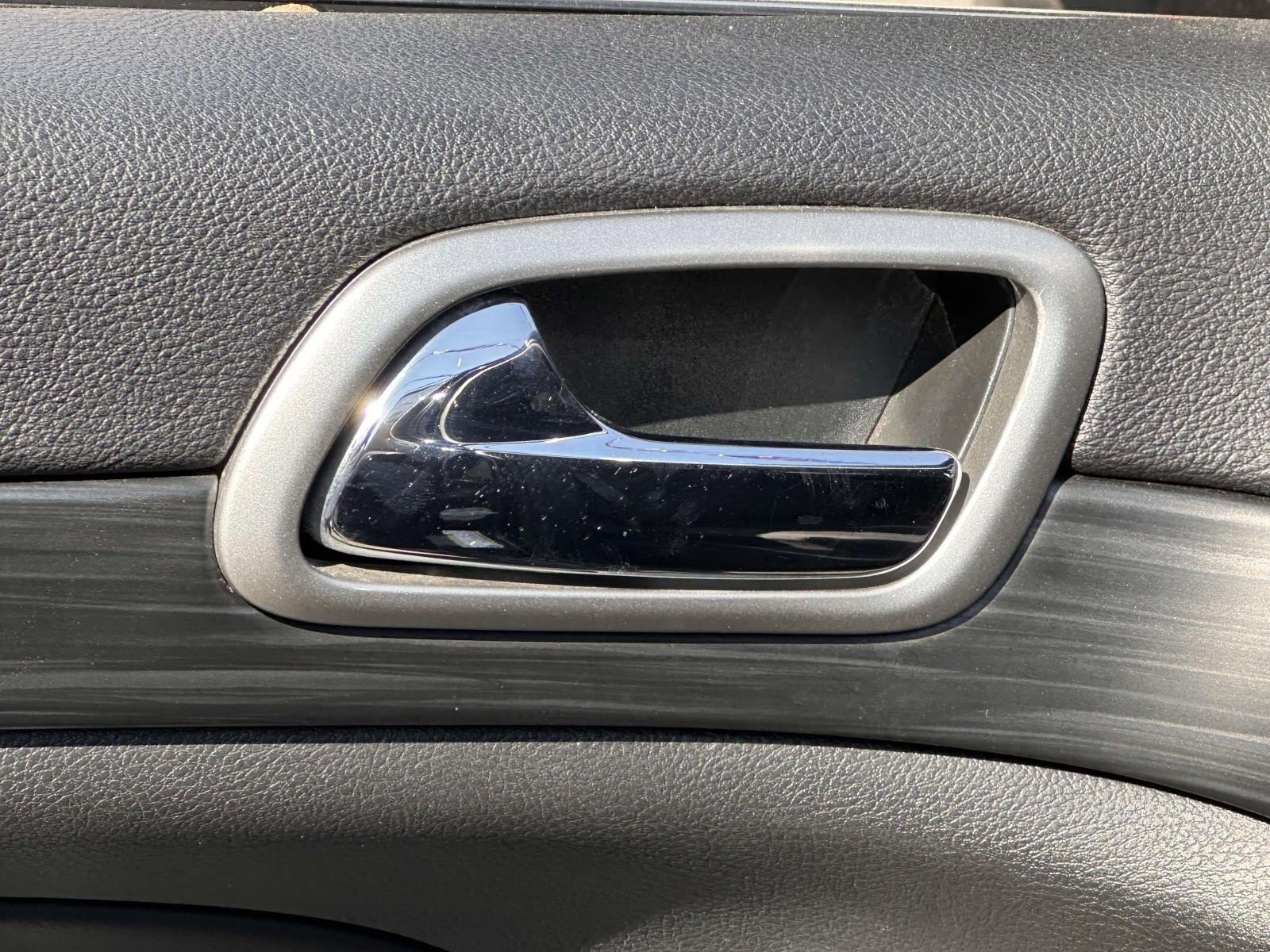 Used 2019 Jeep Grand Cherokee Laredo AWD/4WD image 14