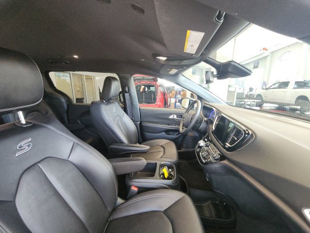 Used 2026 Chrysler Pacifica Select w/ S Appearance Package FWD image 13