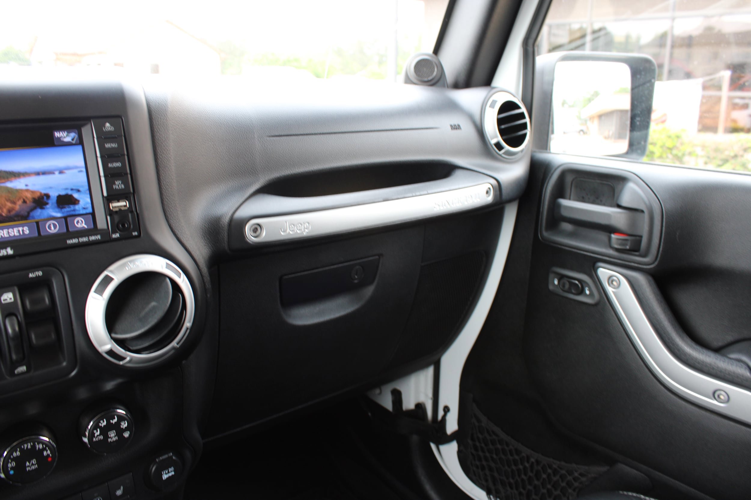 Used 2014 Jeep Wrangler Unlimited Rubicon w/ Connectivity Group AWD/4WD image 30