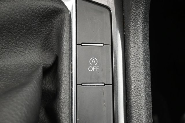 Used 2022 Volkswagen Tiguan SE AWD/4WD image 25