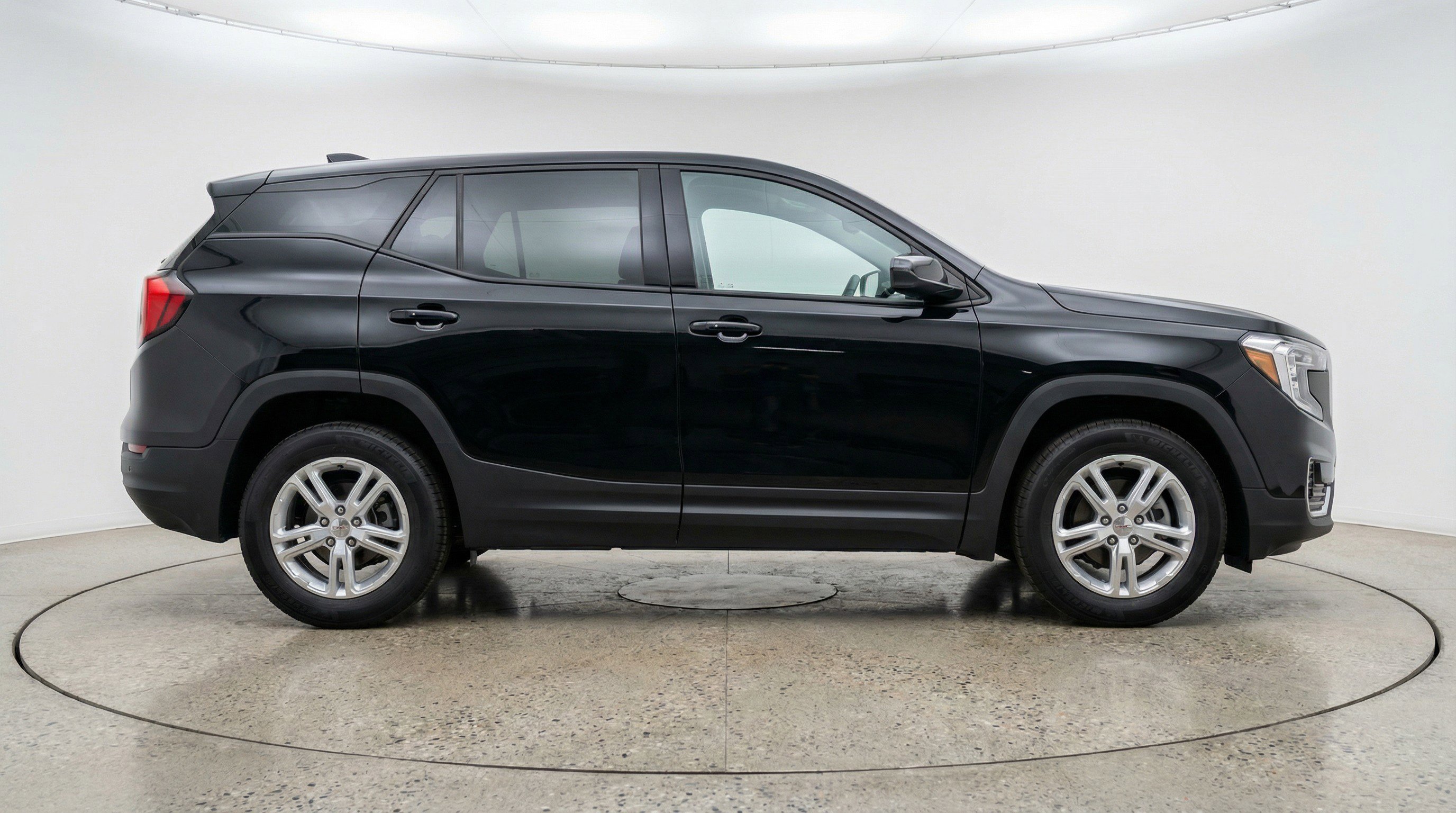 Used 2024 GMC Terrain SLE image 11