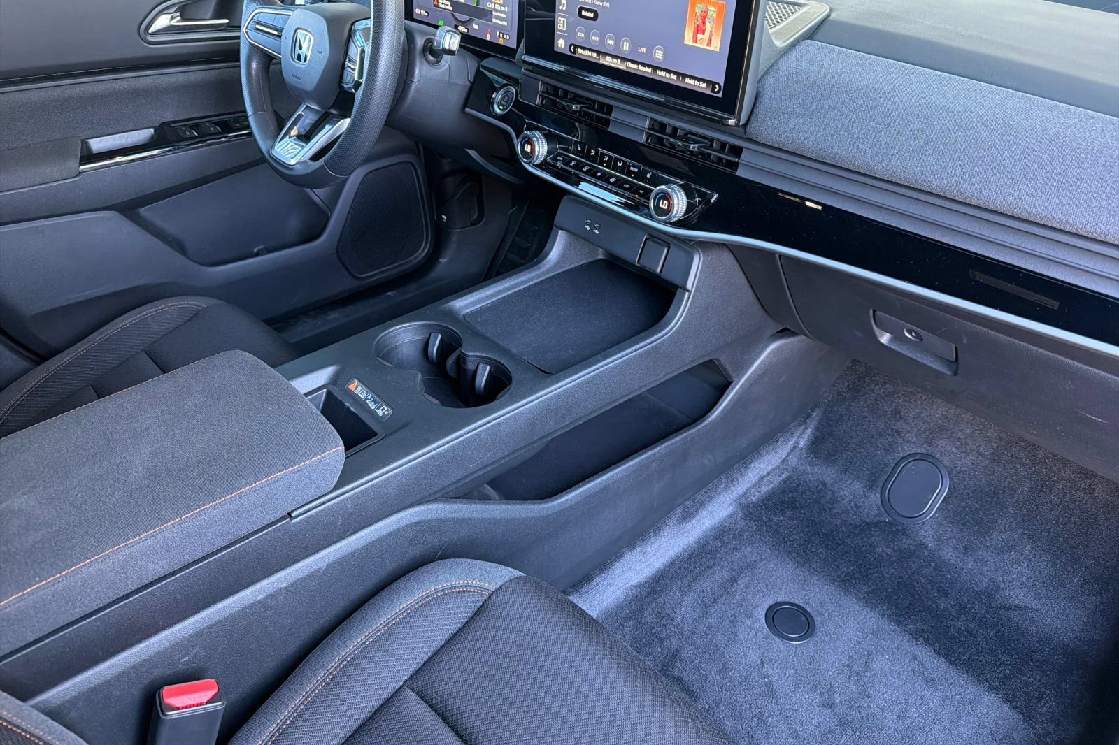 Used 2024 Honda Prologue EX image 16