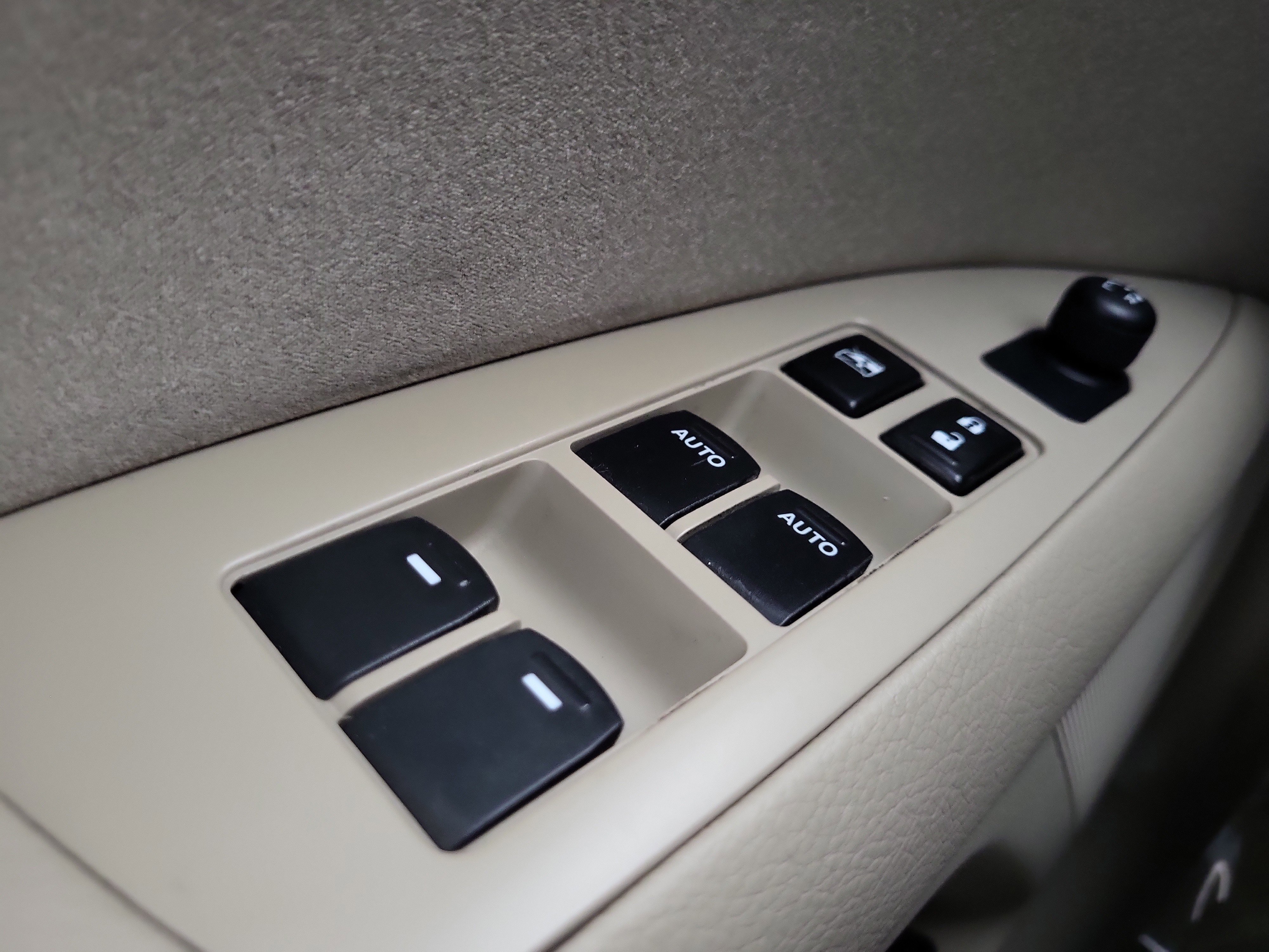 Used 2010 Suzuki Kizashi SE image 29