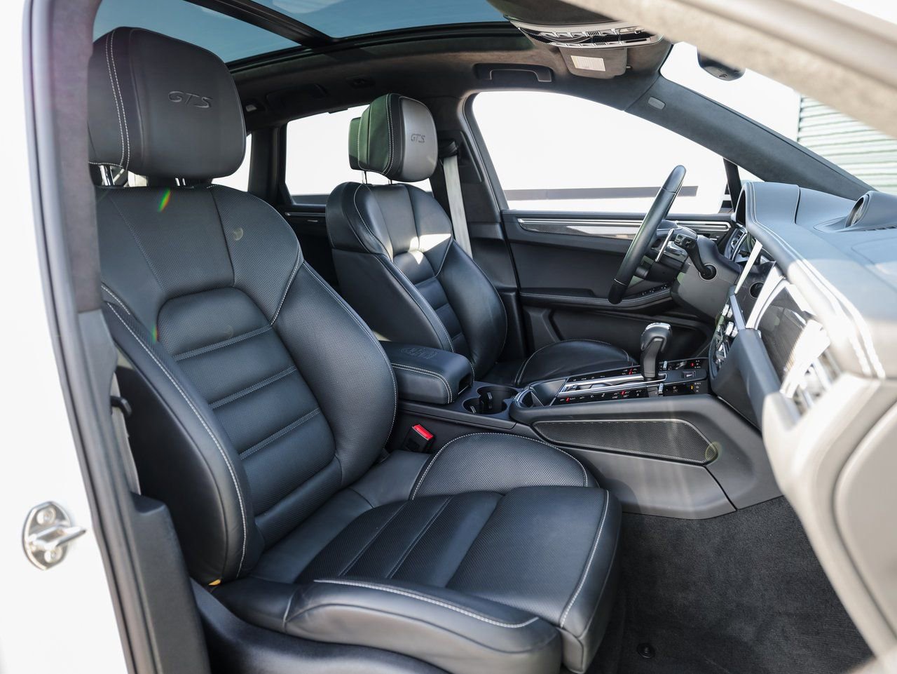 Certified 2022 Porsche Macan GTS image 29