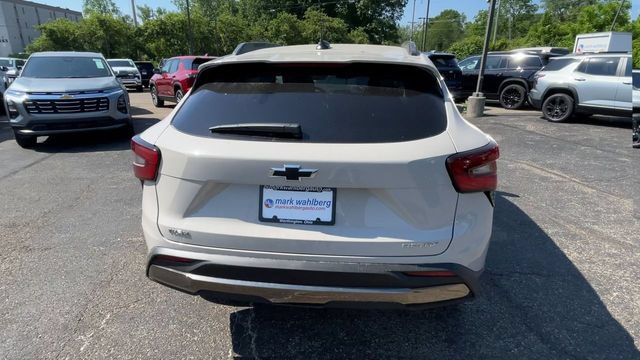 New 2026 Chevrolet Trax ACTIV w/ Sunroof Package FWD image 9