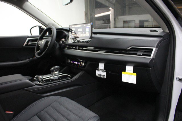 New 2026 Mitsubishi Outlander Trail Edition image 17