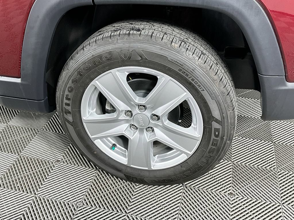 Certified 2022 Jeep Compass Latitude image 40