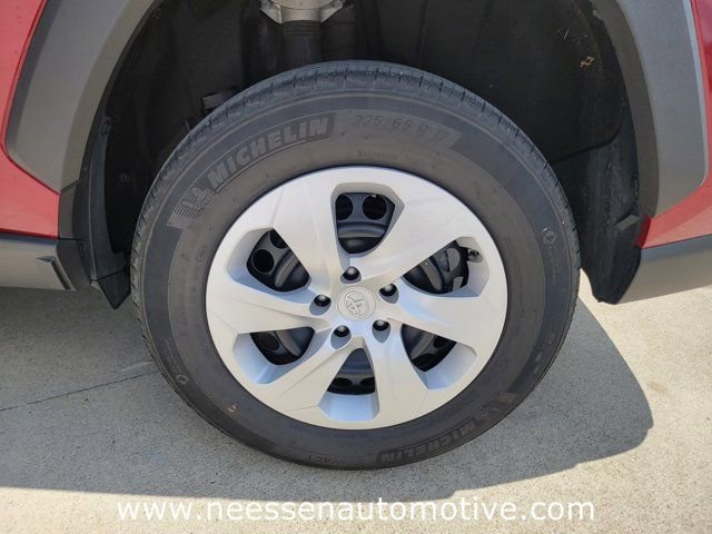 Used 2024 Toyota RAV4 LE AWD/4WD image 29