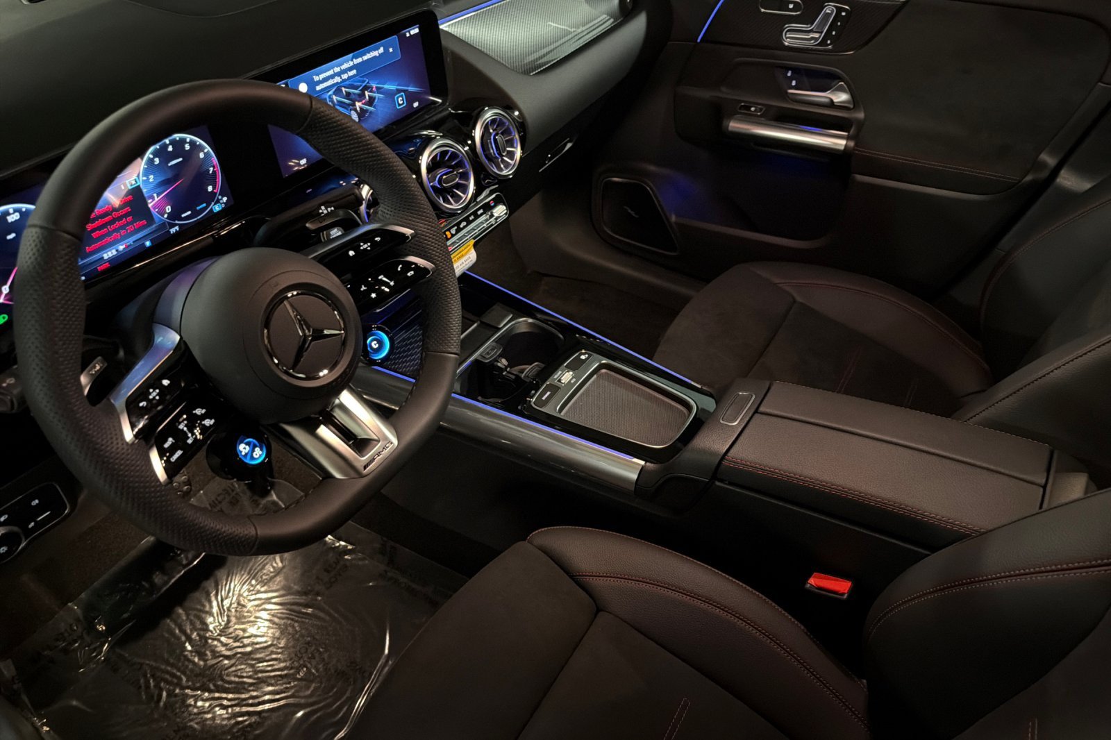 New 2026 Mercedes-Benz GLA 35 AMG 4MATIC image 9