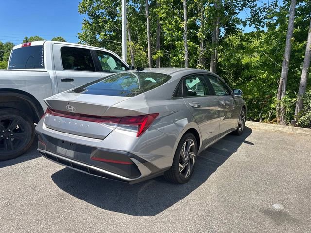 Used 2025 Hyundai Elantra SEL FWD image 11
