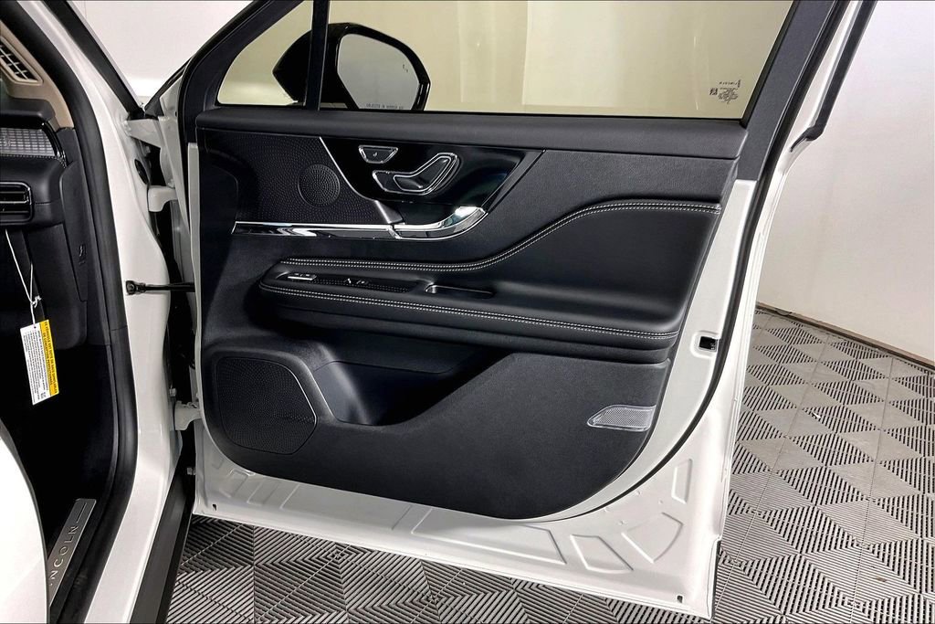 Used 2026 Lincoln Corsair Premiere FWD image 24