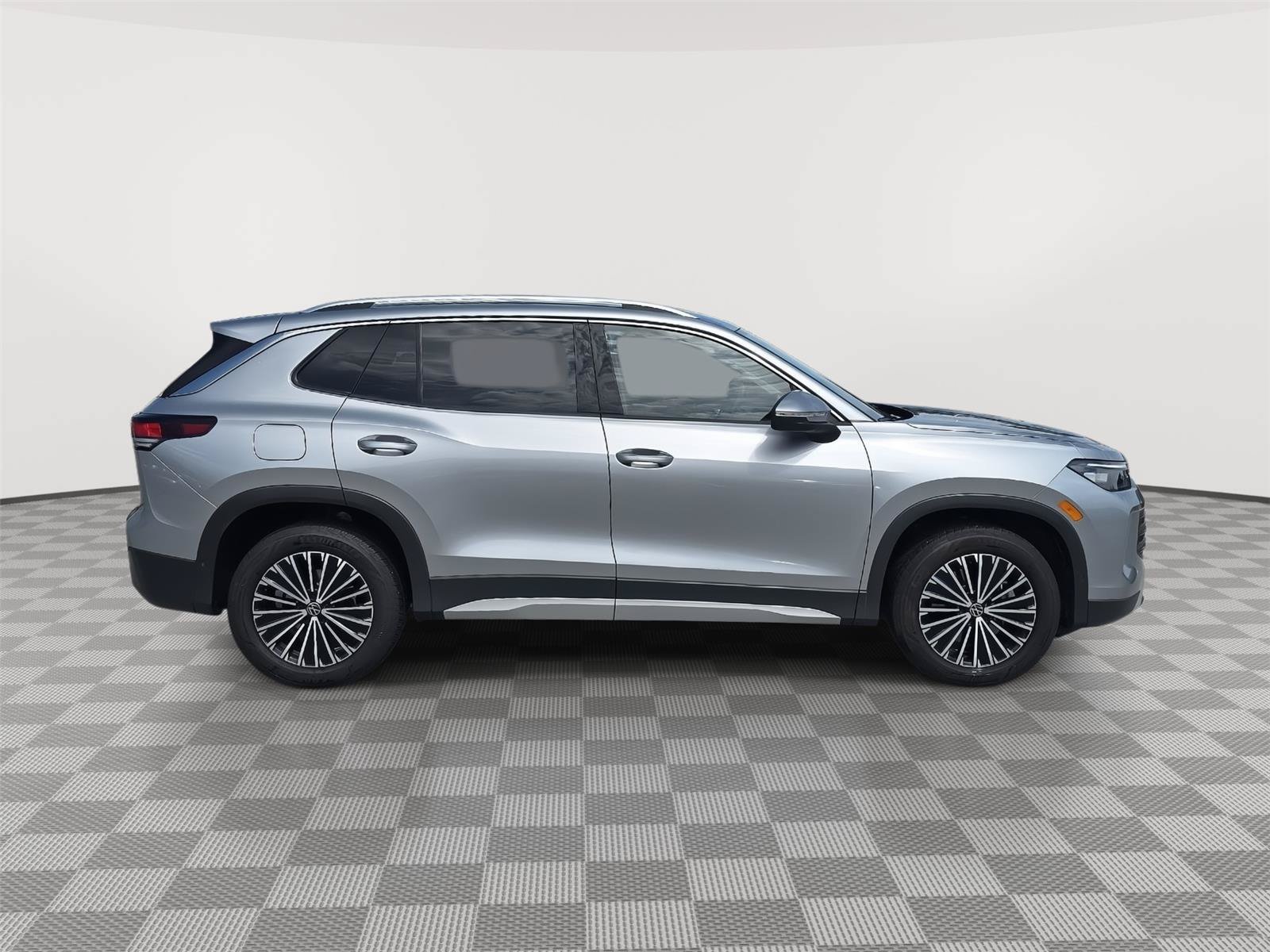 Certified 2025 Volkswagen Tiguan S w/ 18" Wheel Package AWD/4WD image 14