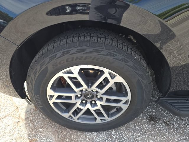 Used 2025 Ford Expedition Active AWD/4WD image 7