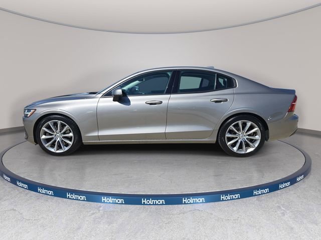 Used 2021 Volvo S60 T6 Momentum w/ Premium Package image 9