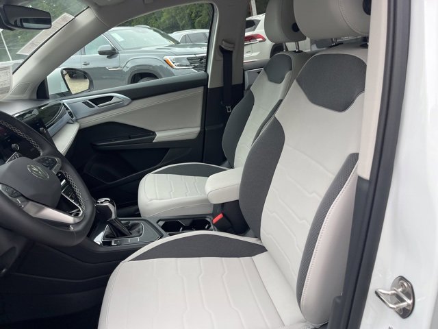 New 2025 Volkswagen Taos SE image 8