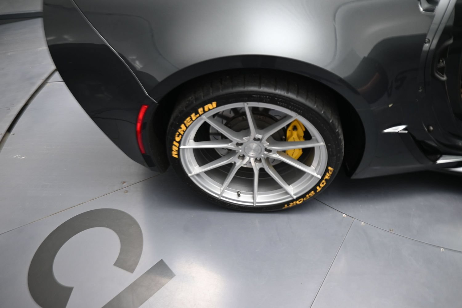Used 2018 Chevrolet Corvette Grand Sport RWD image 21