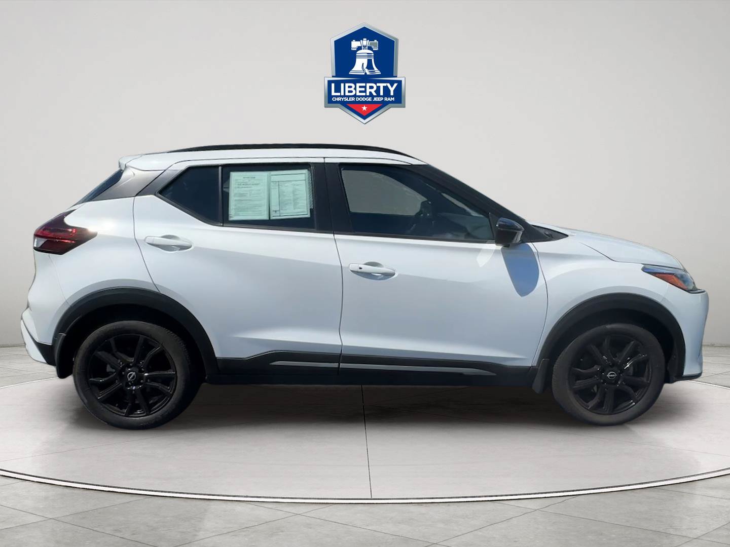 Used 2023 Nissan Kicks SR FWD image 4