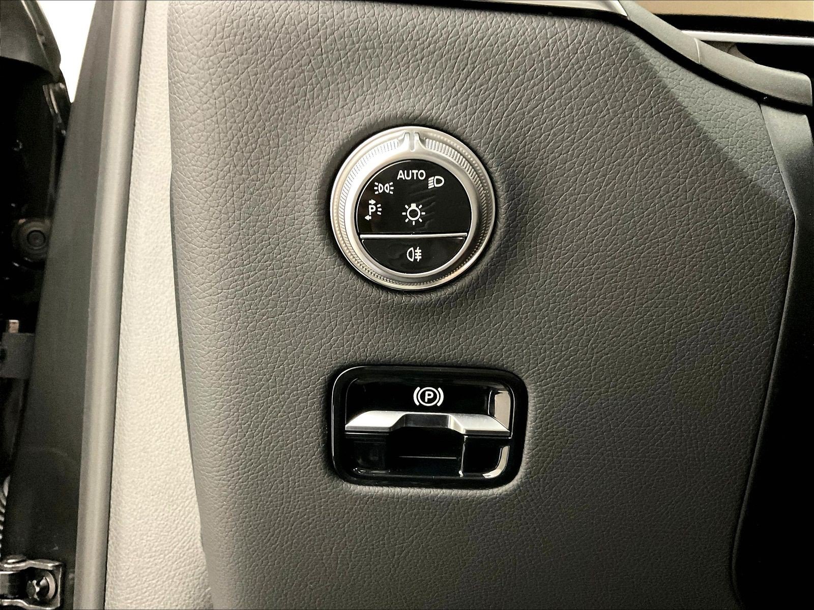 Certified 2025 Mercedes-Benz GLC 43 AMG 4MATIC image 36