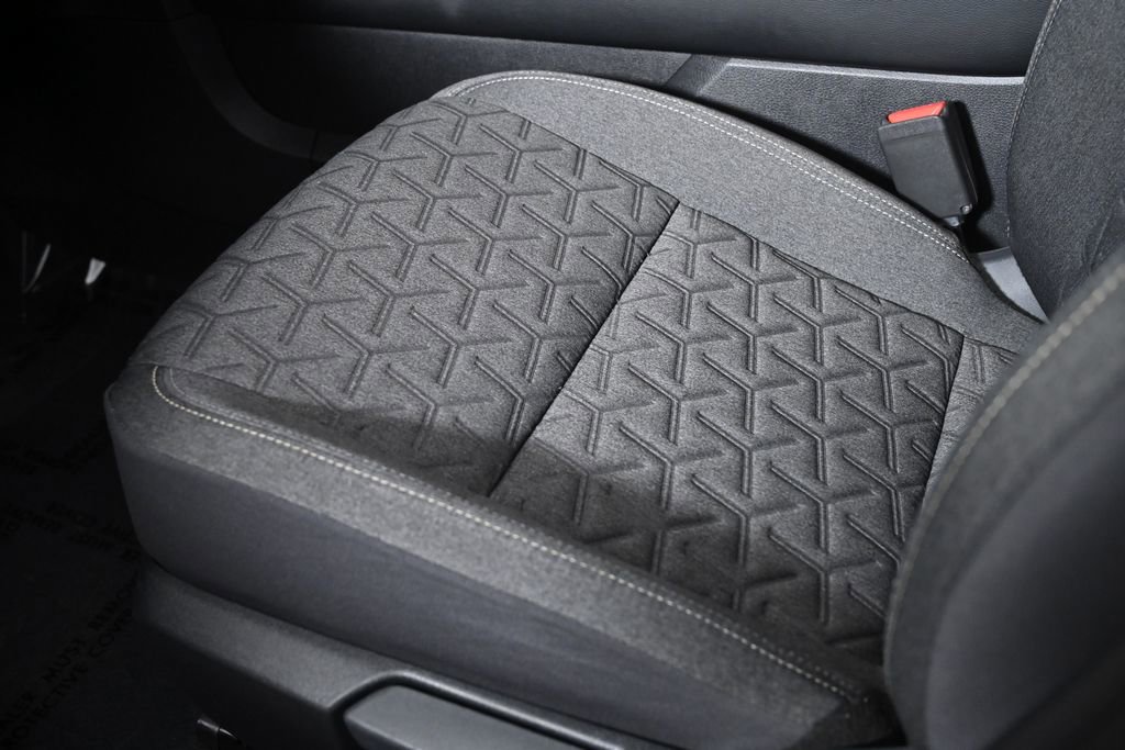 Used 2025 Nissan Kicks SV w/ SV Premium Package image 23