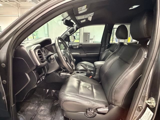Used 2017 Toyota Tacoma TRD Sport w/ Tow Package AWD/4WD image 25