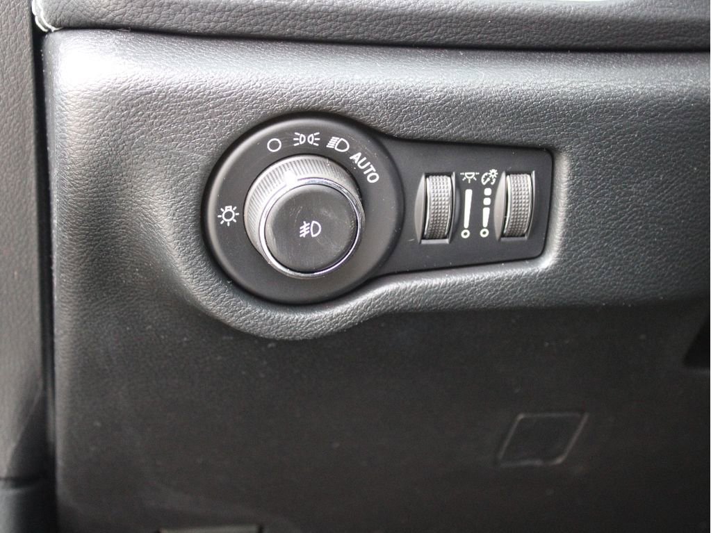 New 2026 Chrysler Pacifica Select image 13