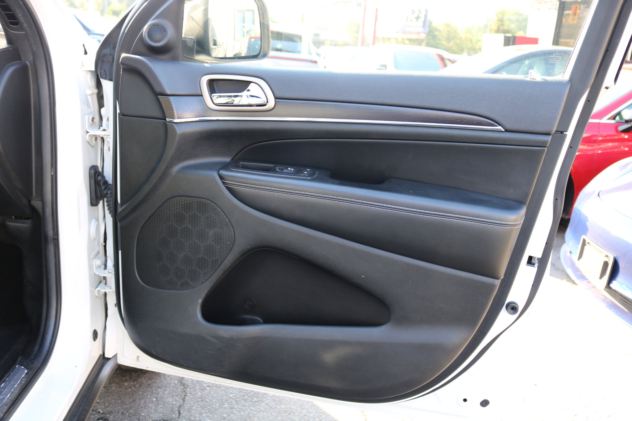 Used 2014 Jeep Grand Cherokee Limited image 49