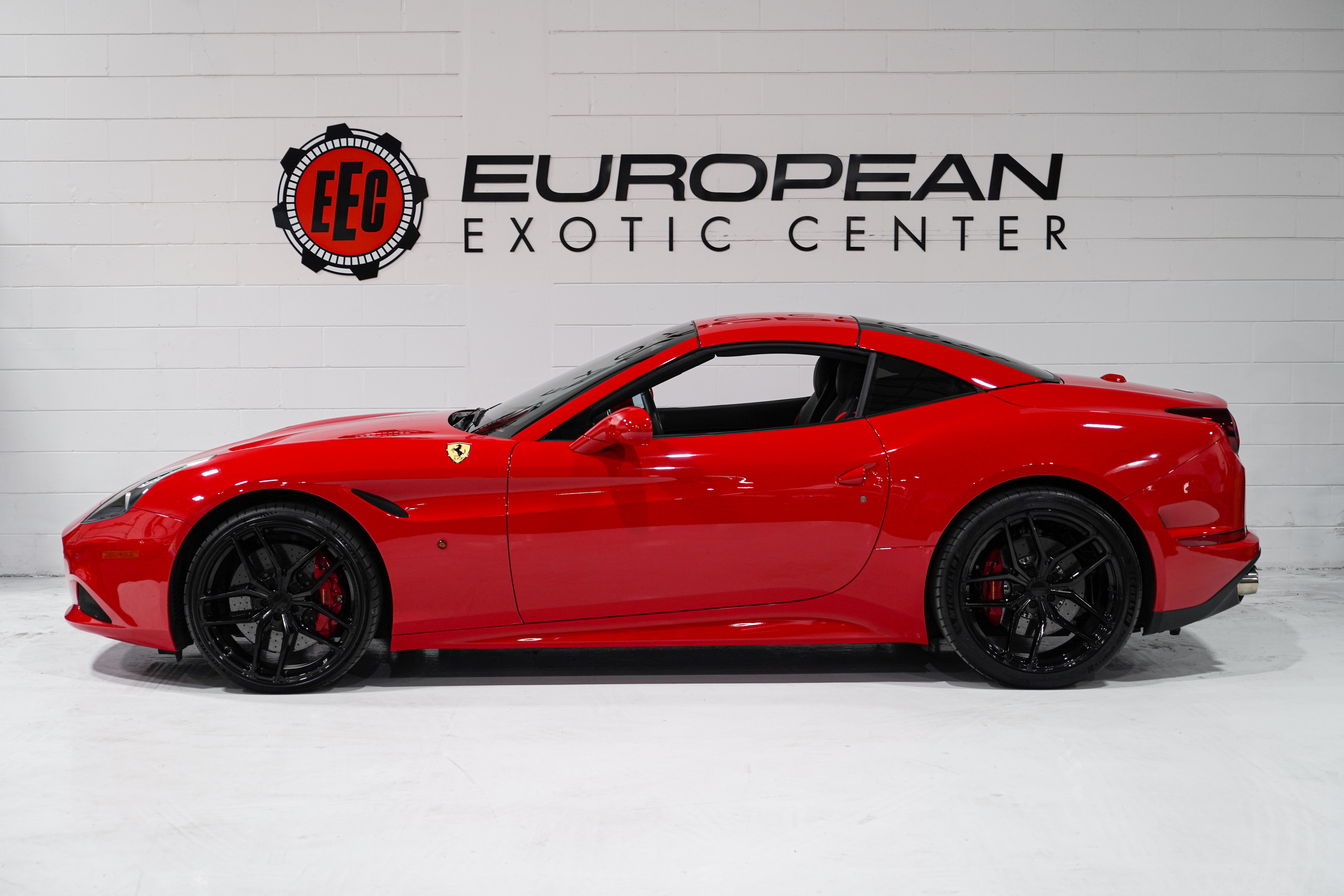 Used 2017 Ferrari California T RWD image 8