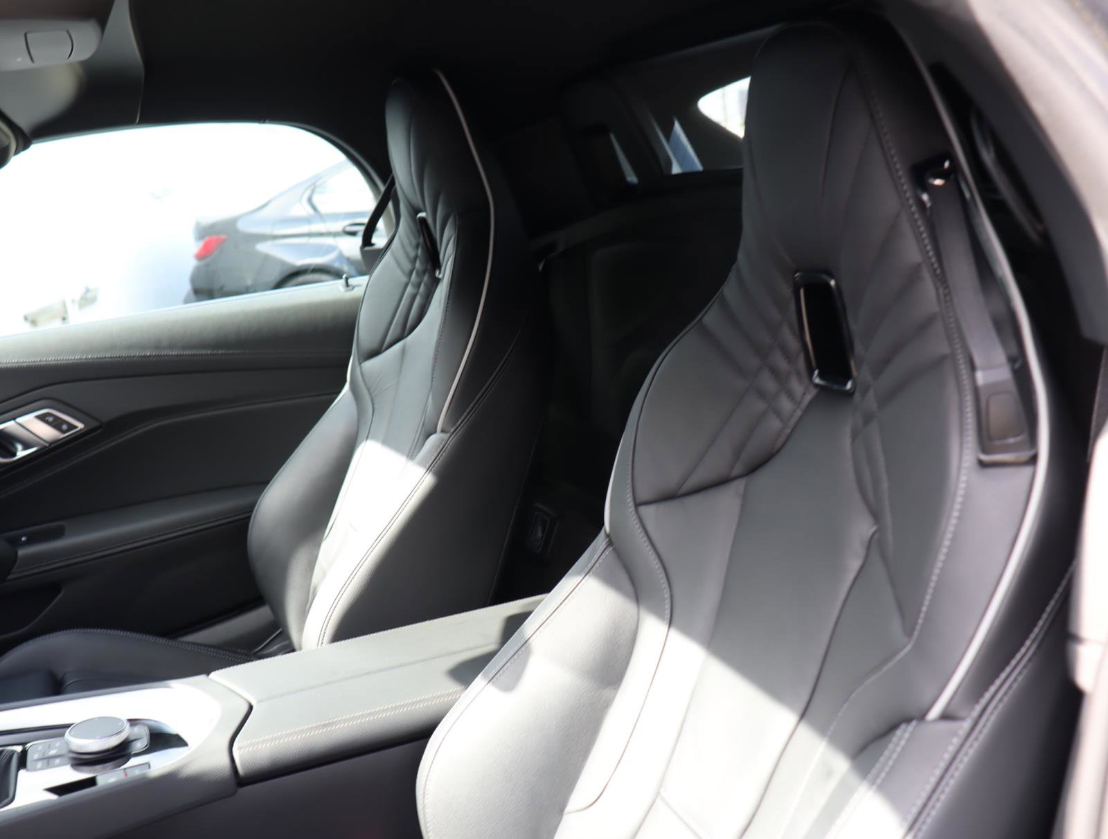 Used 2025 BMW Z4 M40i w/ Premium Package image 22