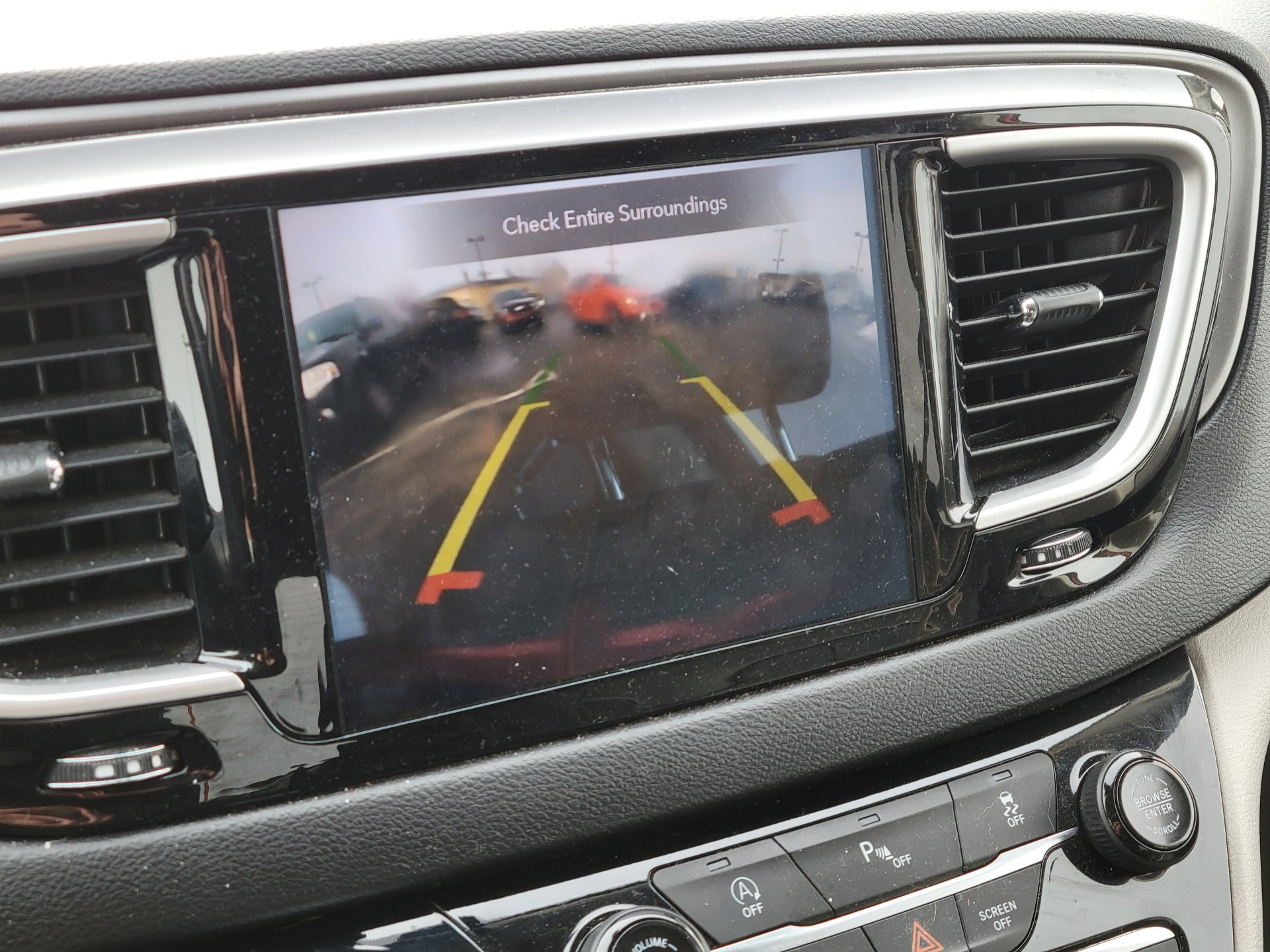 Used 2020 Chrysler Pacifica Touring-L FWD image 27