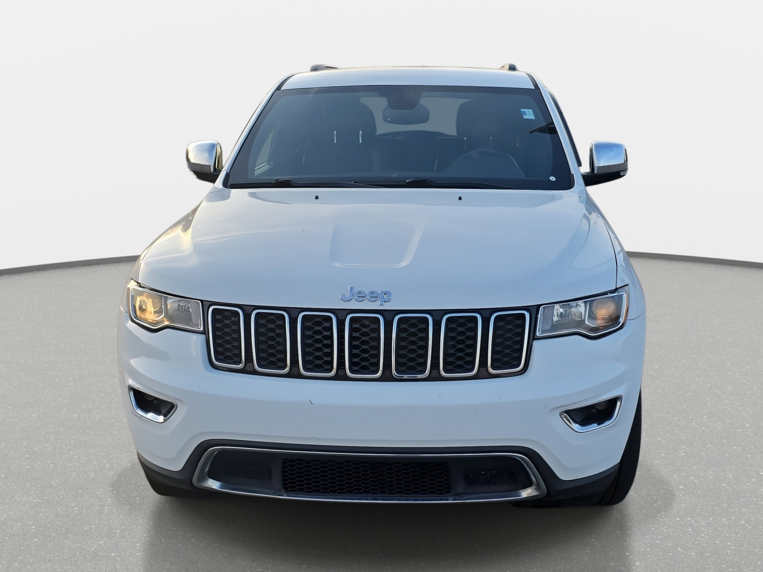 Used 2018 Jeep Grand Cherokee Limited image 2