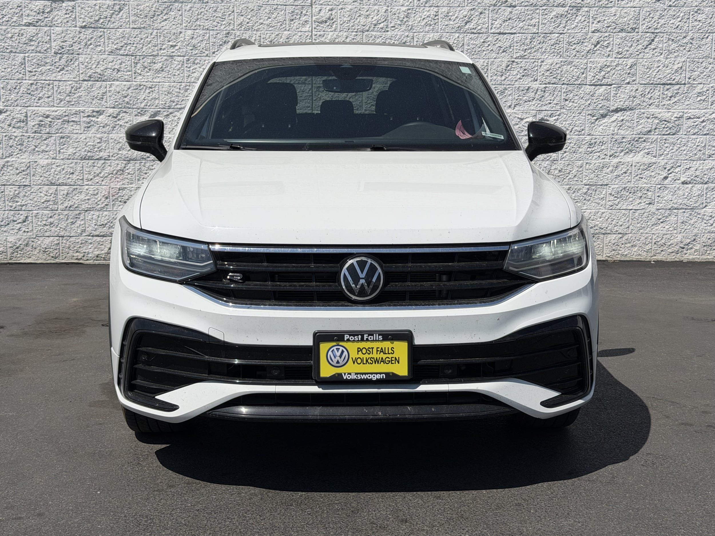 Used 2022 Volkswagen Tiguan SE R-Line AWD/4WD image 2