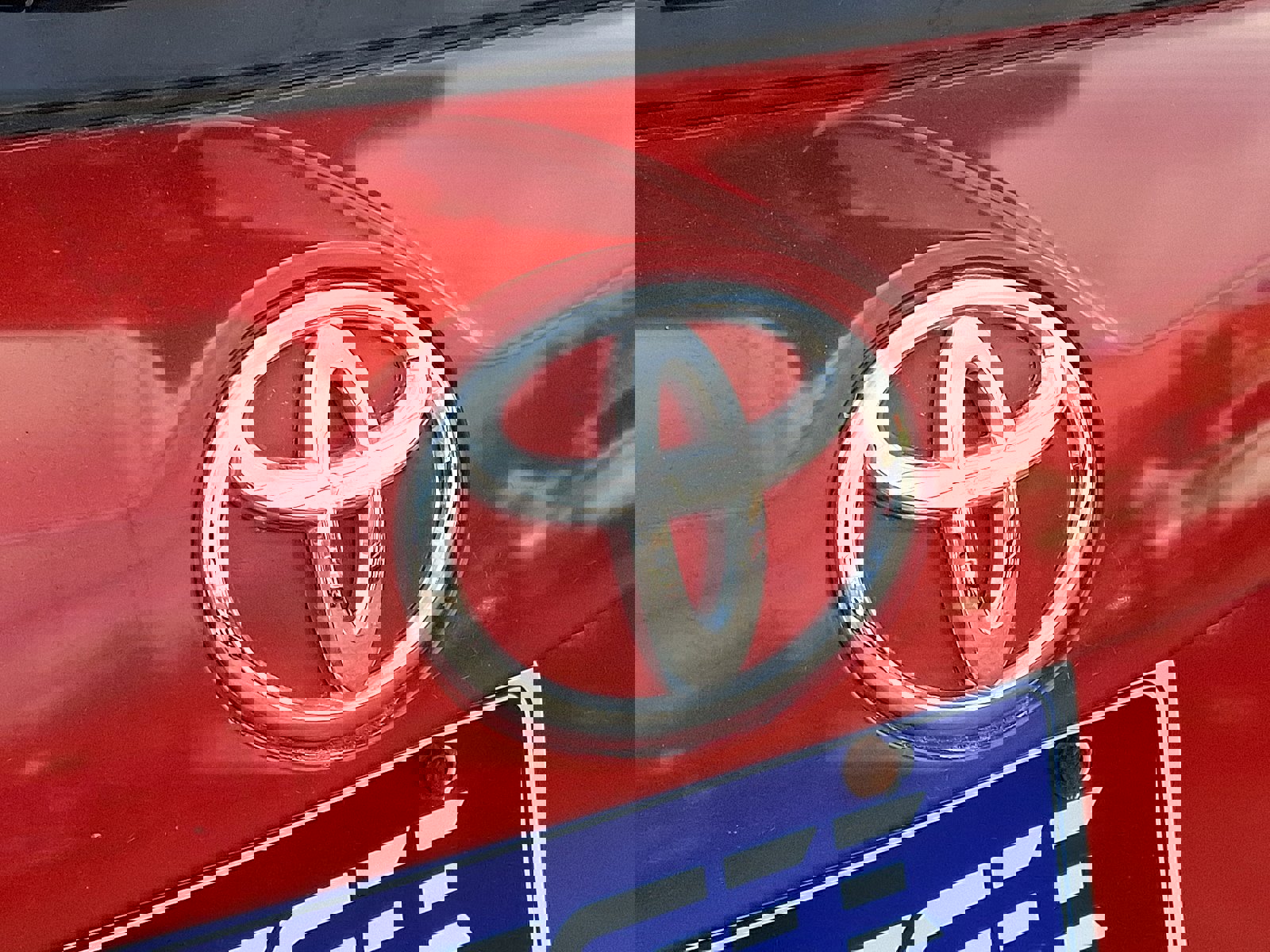 Used 2015 Toyota RAV4 LE image 30