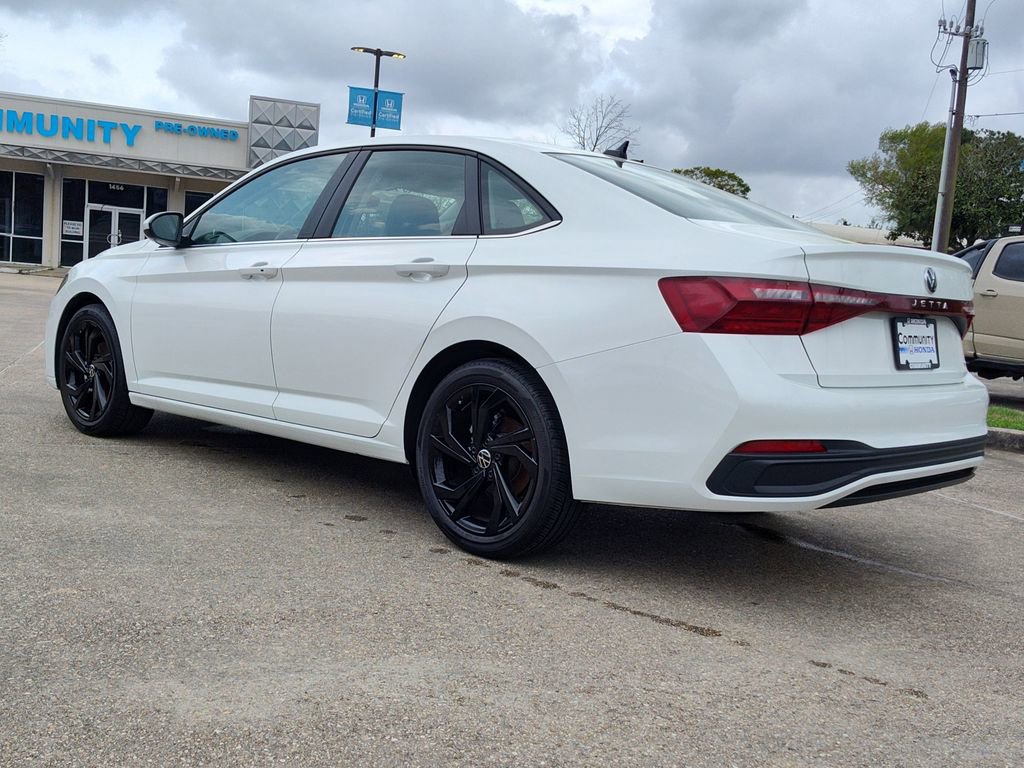 Used 2025 Volkswagen Jetta SE w/ Black Wheel Package image 6