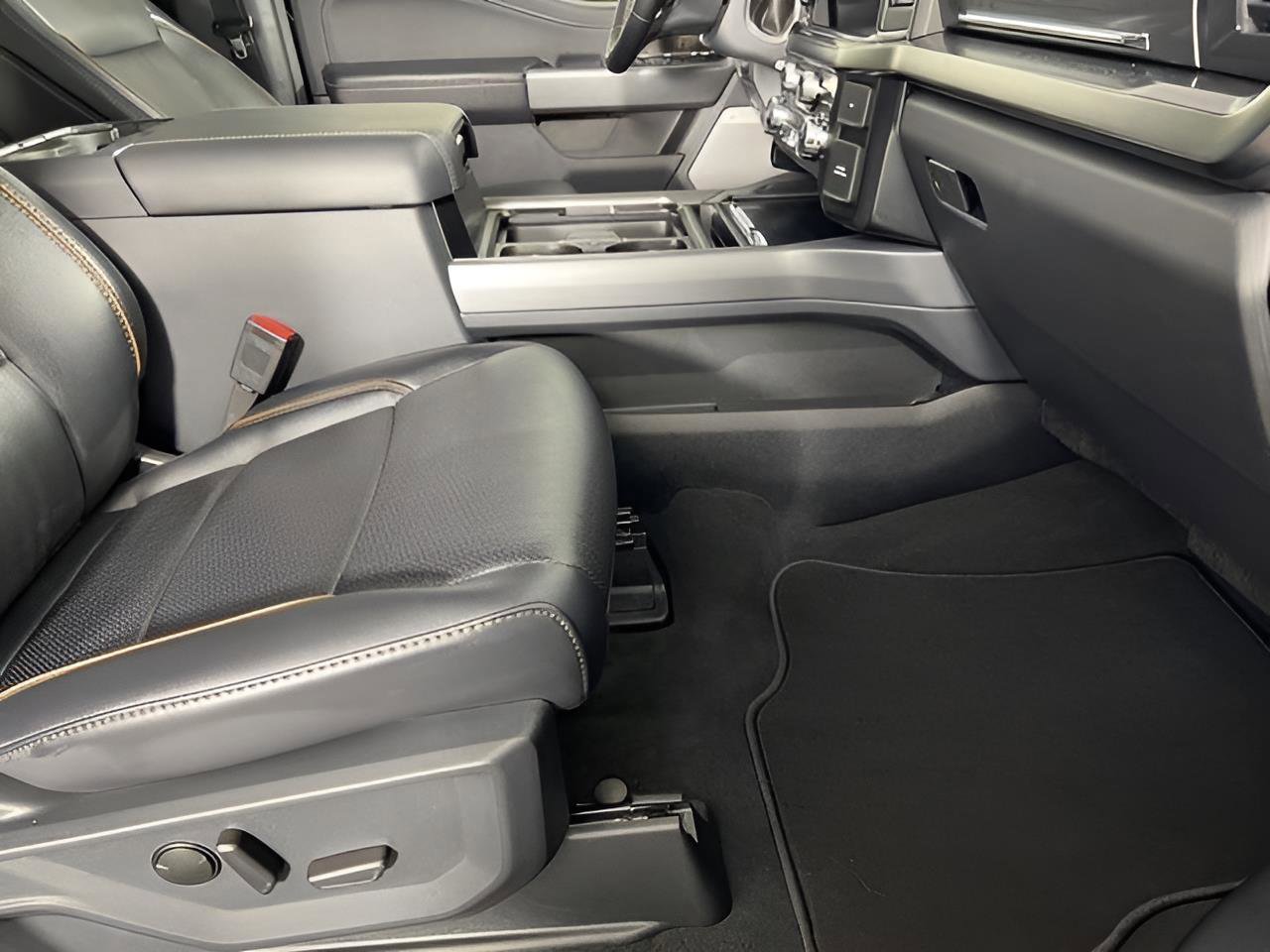 New 2026 Ford F350 Lariat w/ Black Appearance Package image 65