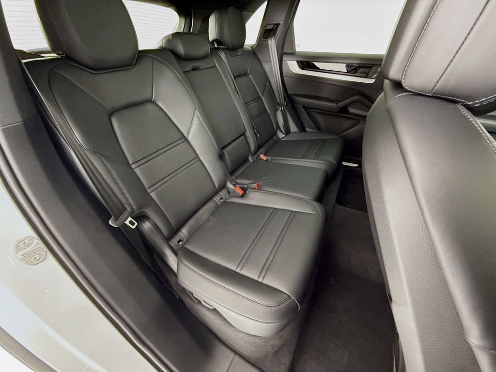 Certified 2025 Porsche Cayenne E-Hybrid AWD/4WD image 29