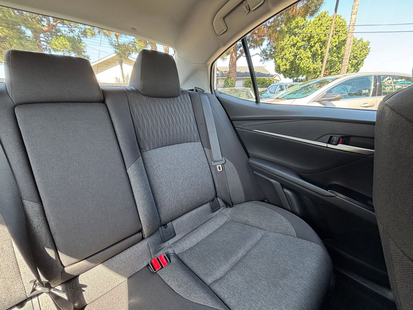 Used 2025 Toyota Camry LE FWD image 33