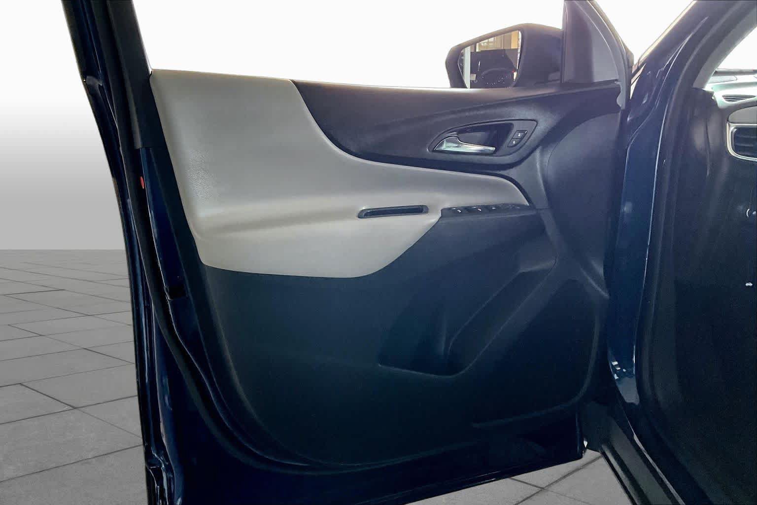 Used 2022 Chevrolet Equinox LT FWD image 22
