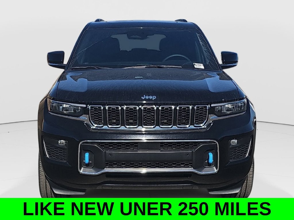 Used 2023 Jeep Grand Cherokee Overland w/ Luxury Tech Group IV AWD/4WD image 8