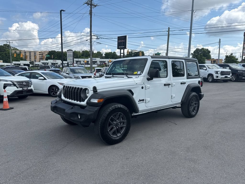 Used 2025 Jeep Wrangler Unlimited Sport AWD/4WD image 3