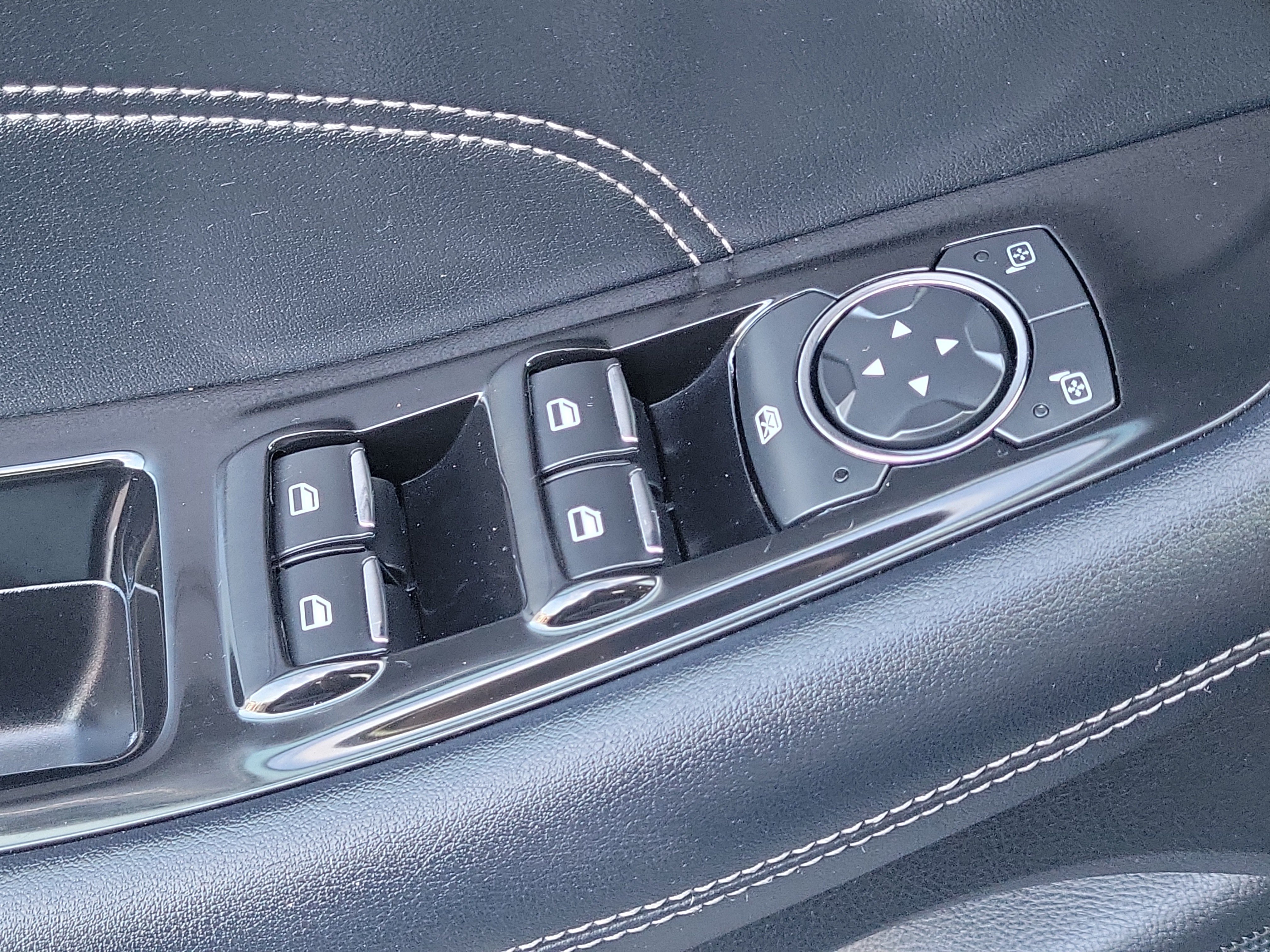Used 2019 Ford Edge Titanium w/ Equipment Group 301A FWD image 36