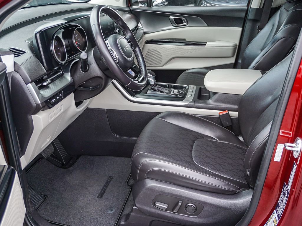 Used 2024 Kia Carnival LX FWD image 18