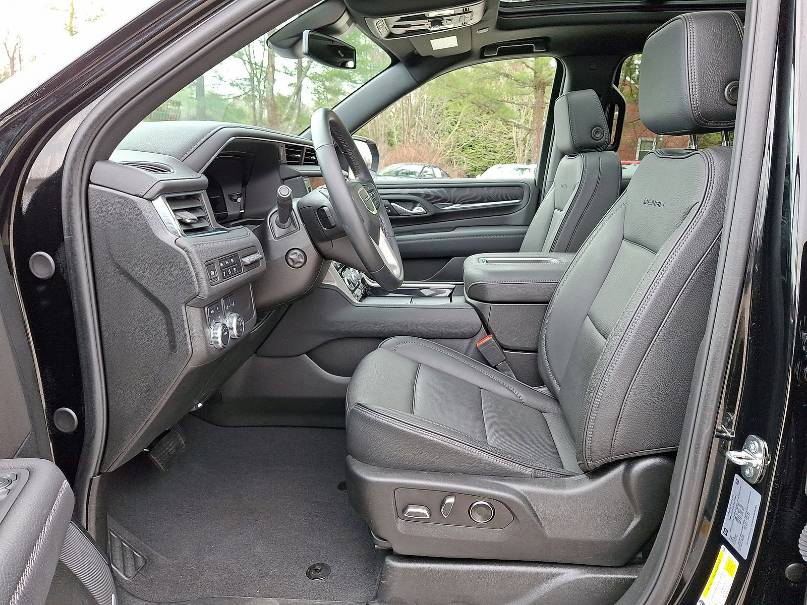 Certified 2024 GMC Yukon XL Denali image 11