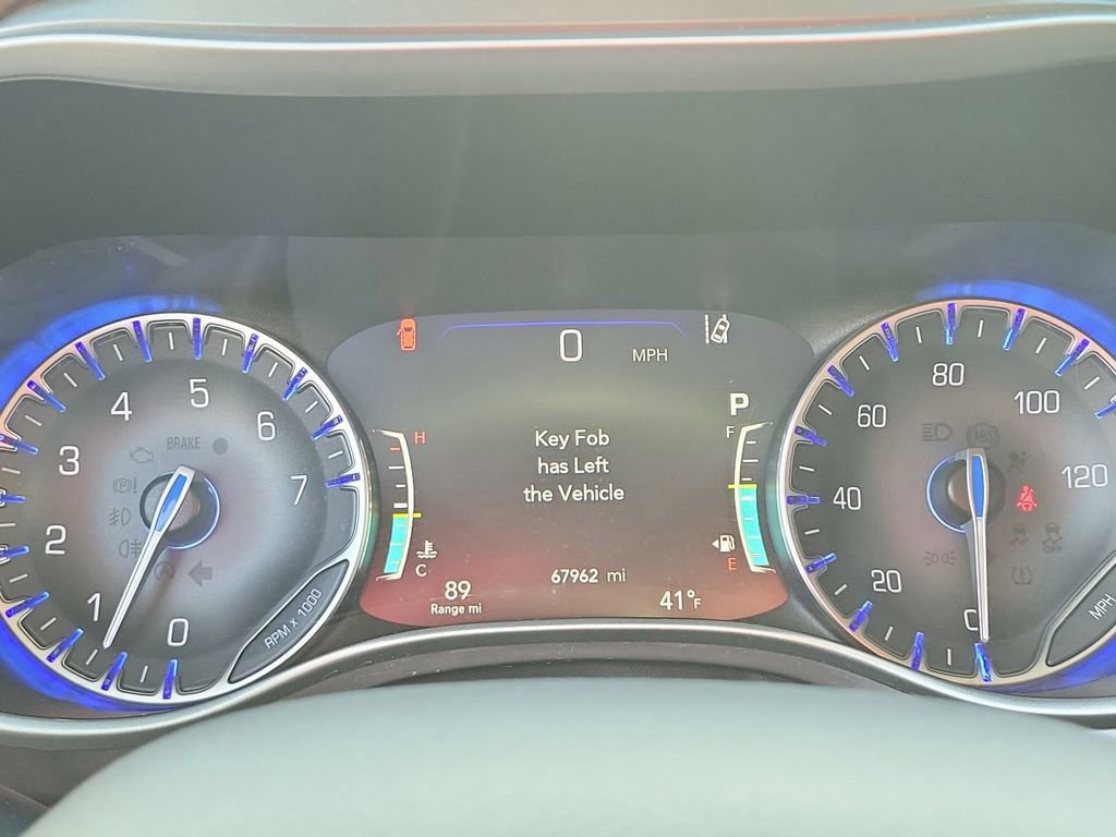 Used 2023 Chrysler Pacifica Touring-L FWD image 27